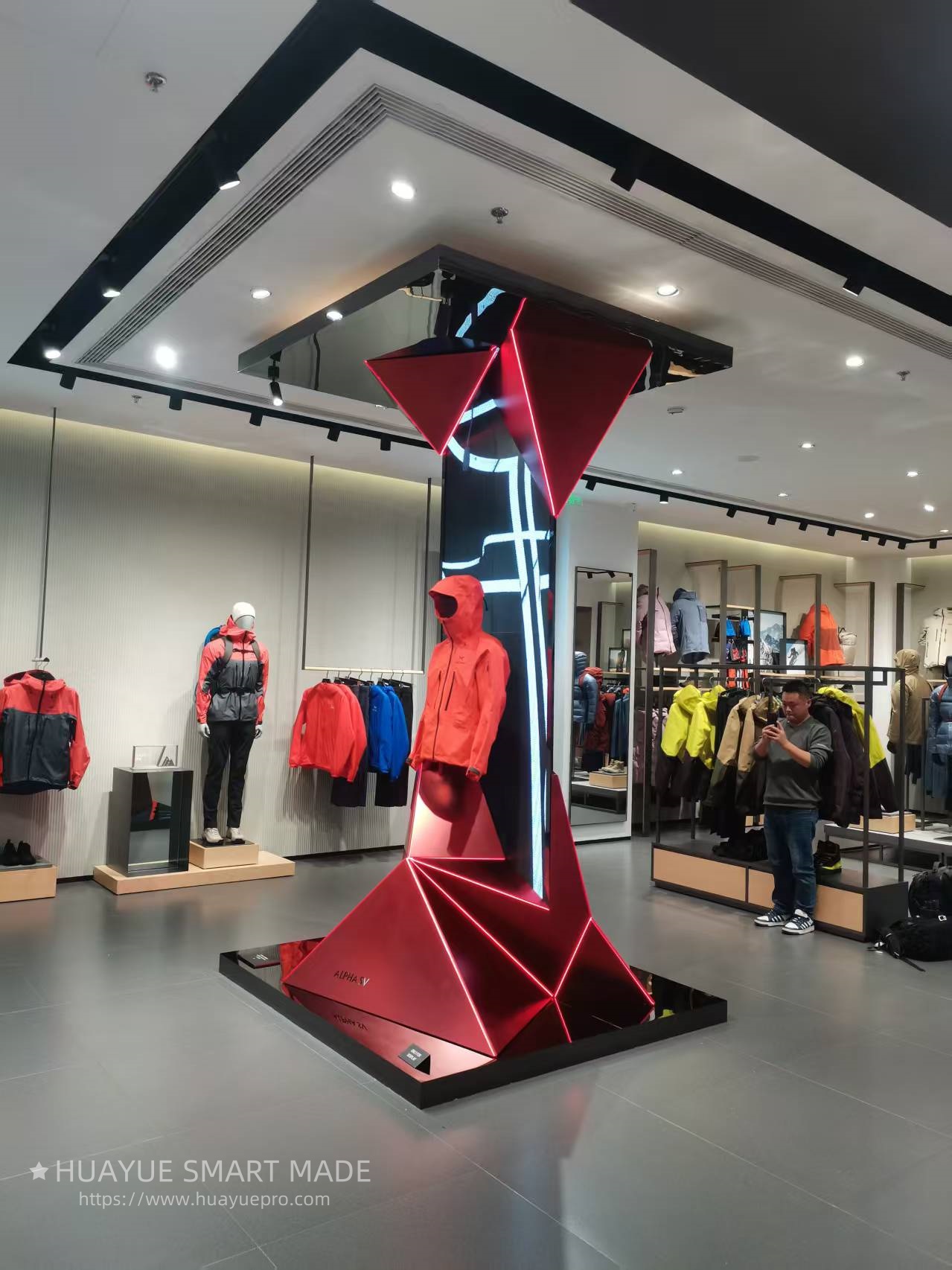 Plastic Arts New Clothing Display Props