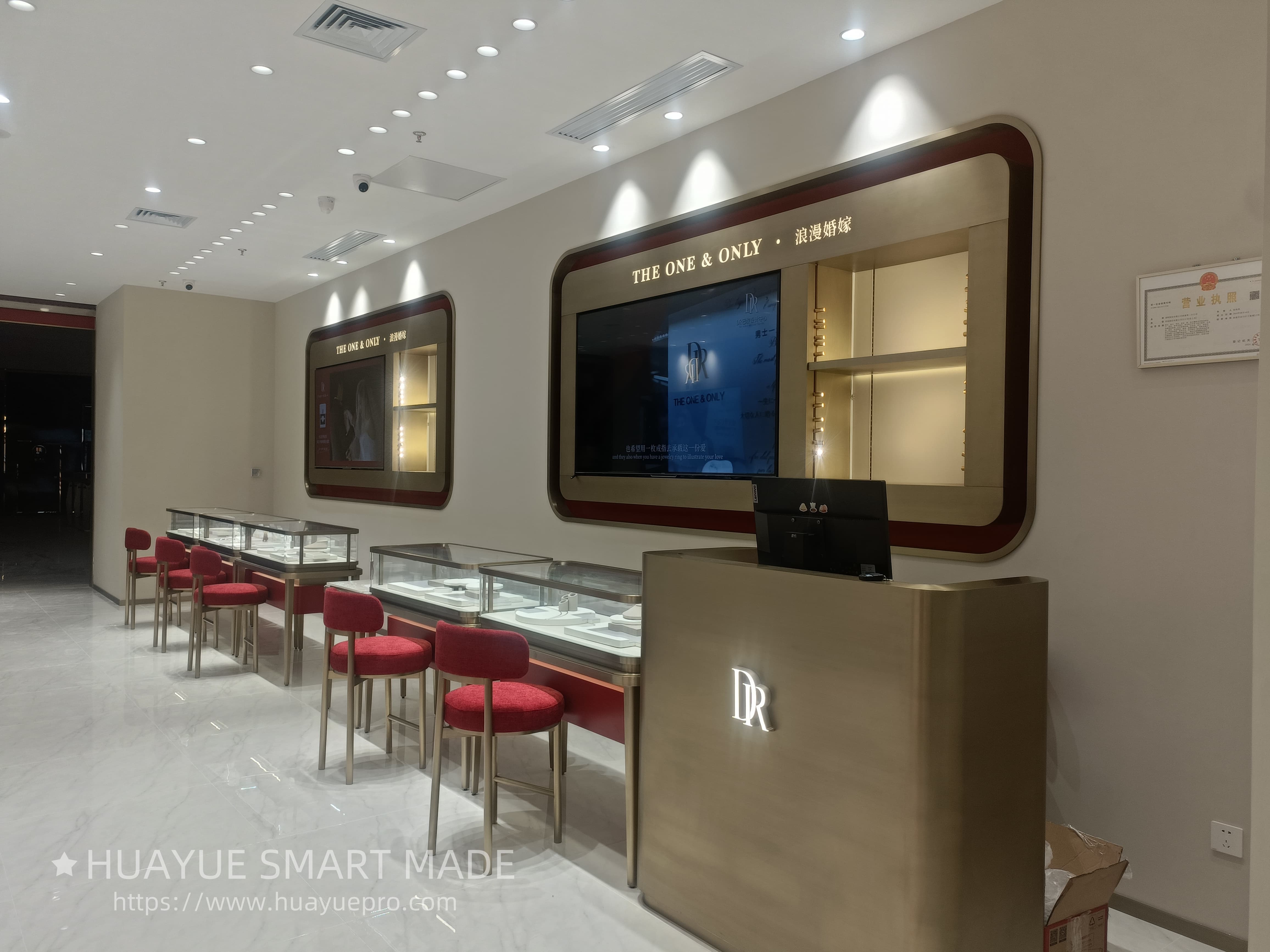 Design and installation example of a jewelry brand store