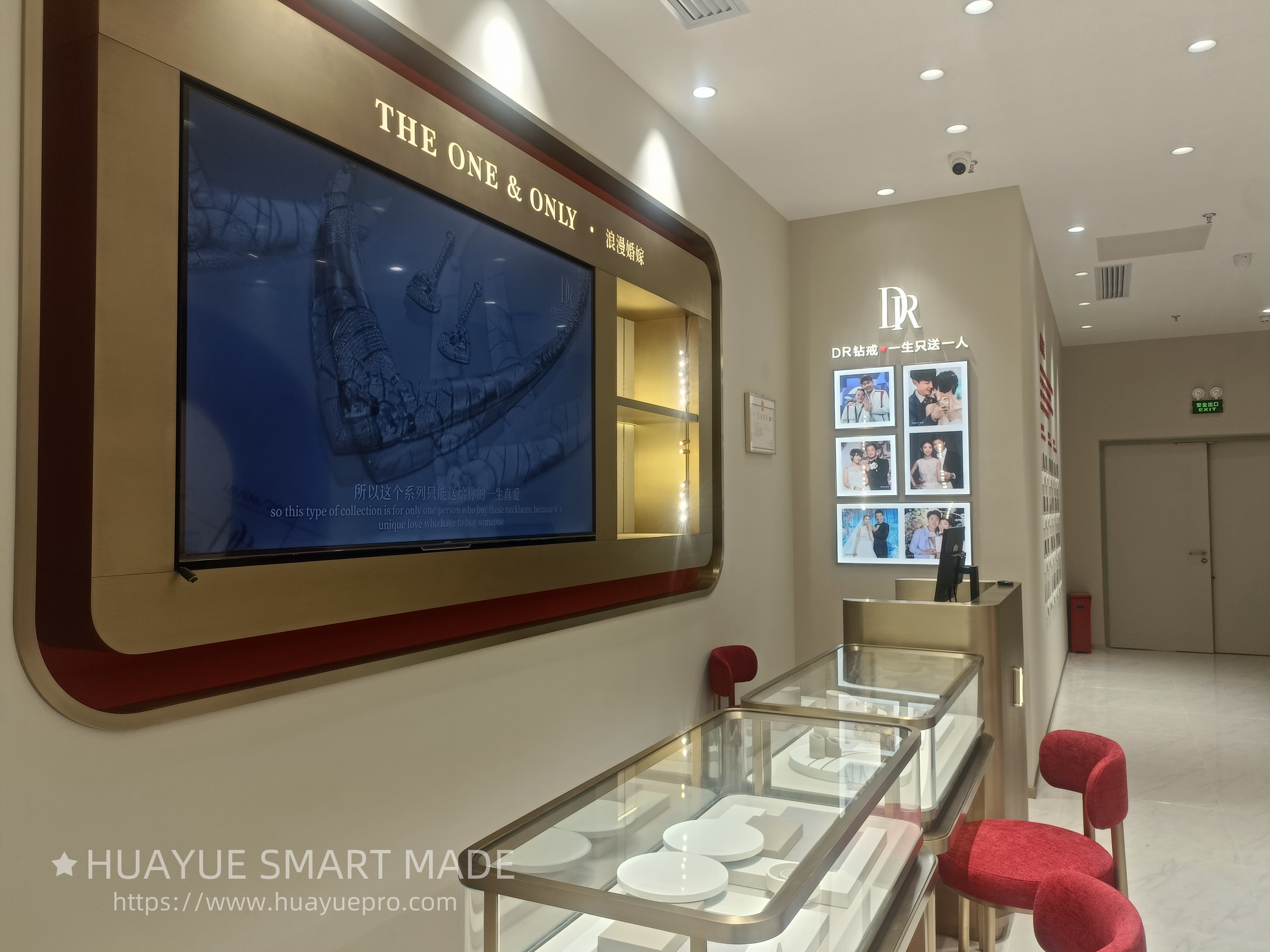 Design and installation example of a jewelry brand store