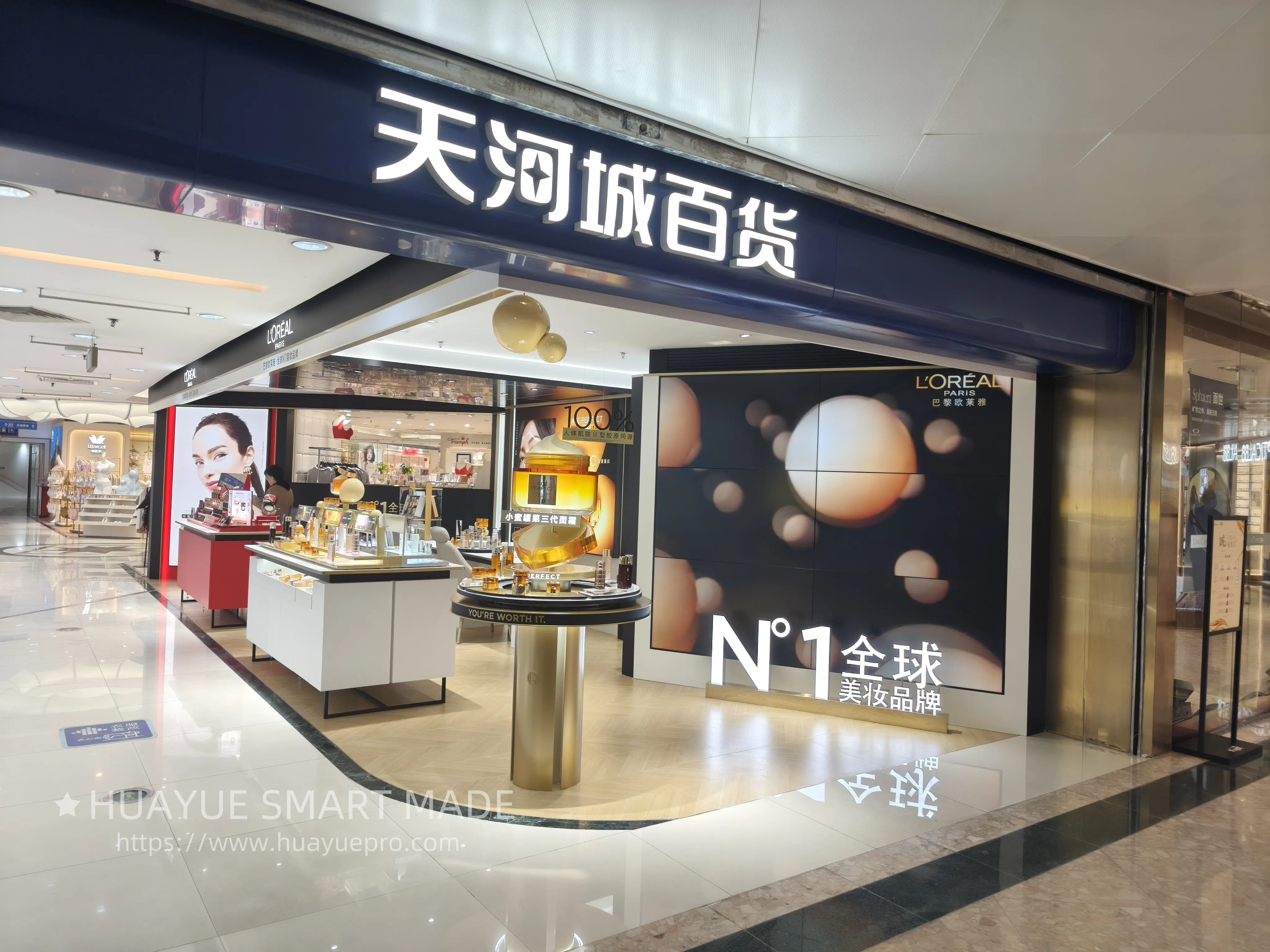 L'Orealの店舗デザインと設置