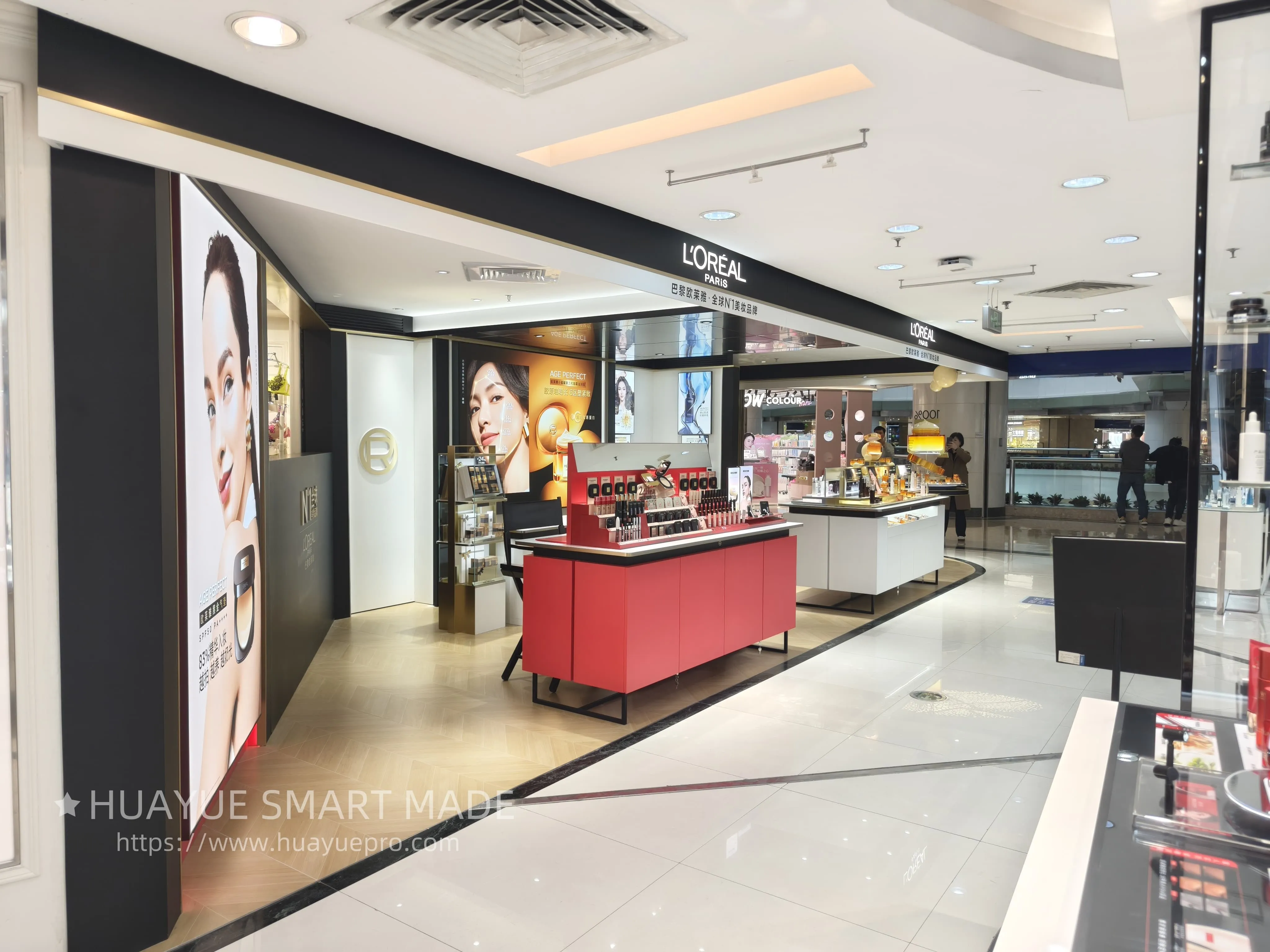 Diseño e instalación de la tienda L 'Oreal