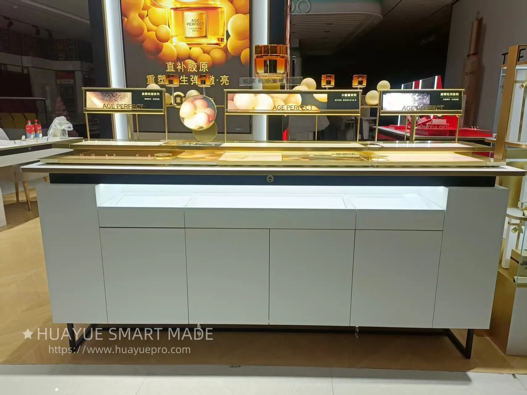 L'Orealの店舗デザインと設置